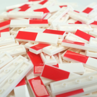 Tile 1x4 White Red Squares 2